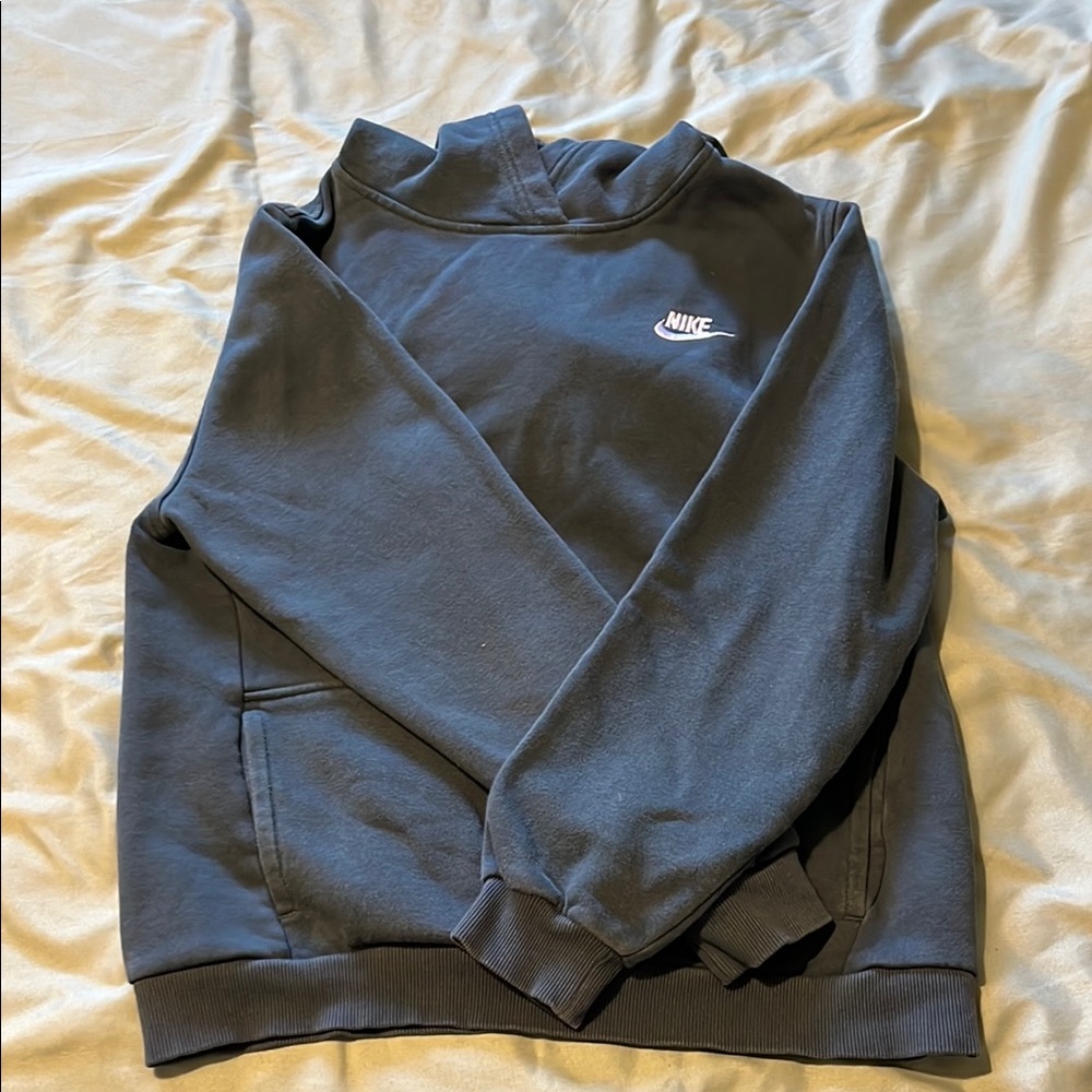 Nike Black Crewneck Sweater with Classic Design
